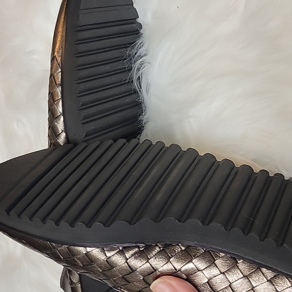 Beautiful And Comfortable - image 5